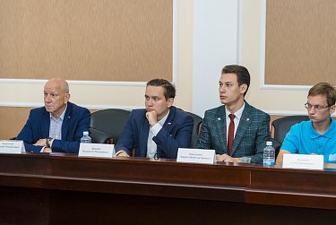 Молодые парламентарии делают первые шаги в законотворчестве